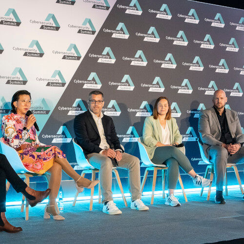 cybersecurity-messe-konferenz-hamburg-speaker-mainstage-buehne-diskussionspanel-500x500px cybersecurity-messe-konferenz-hamburg-speaker-mainstage-buehne-diskussionspanel-500x500px